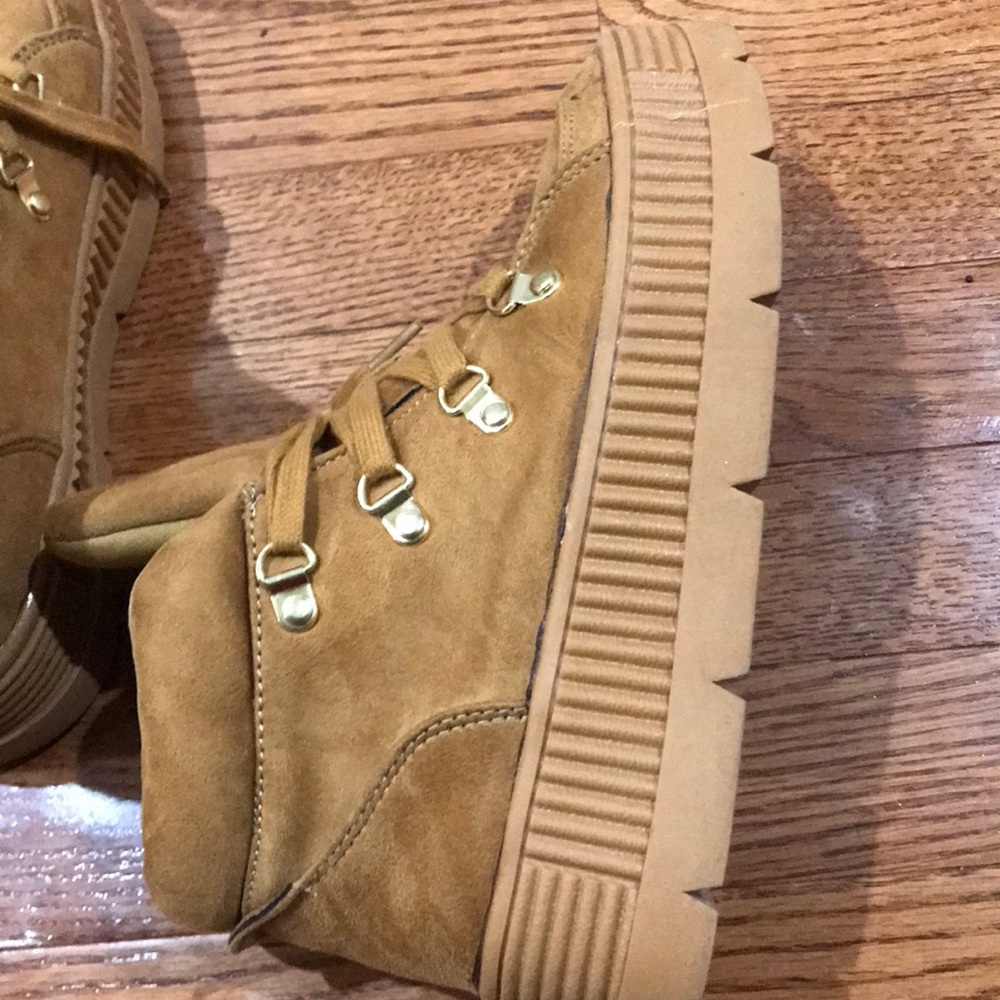 Camel Colored Shoes Sneakers 7.5 Women